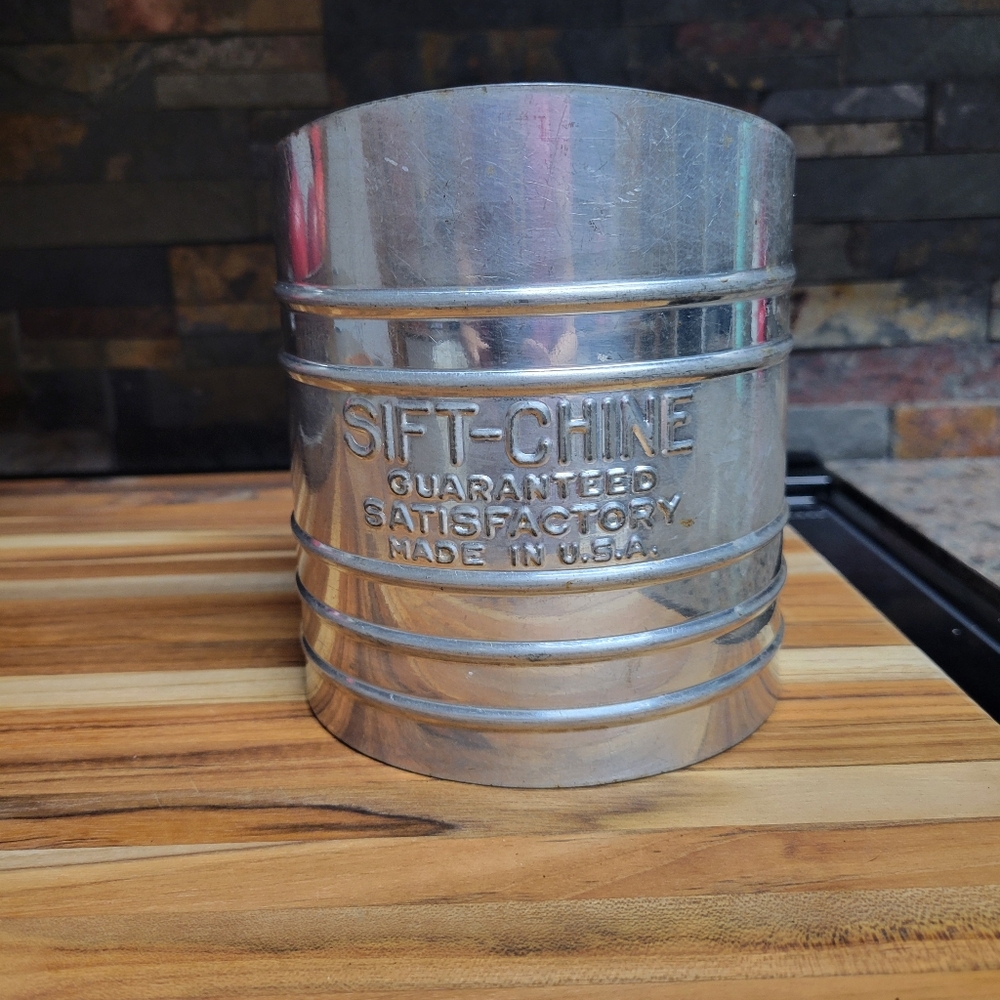 Vintage Sift Chine Screen Flour Sifter Working Condition made in the USA